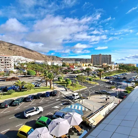Newly Reformed 2 Bedroom In The Center Of Cristianos Apartman