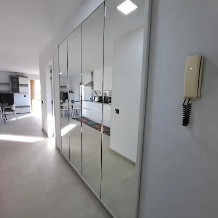 Newly Reformed 2 Bedroom In The Center Of Cristianos Apartman