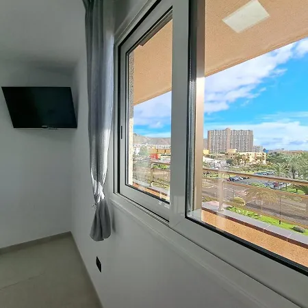 Newly Reformed 2 Bedroom In The Center Of Cristianos Apartman Los Cristianos
