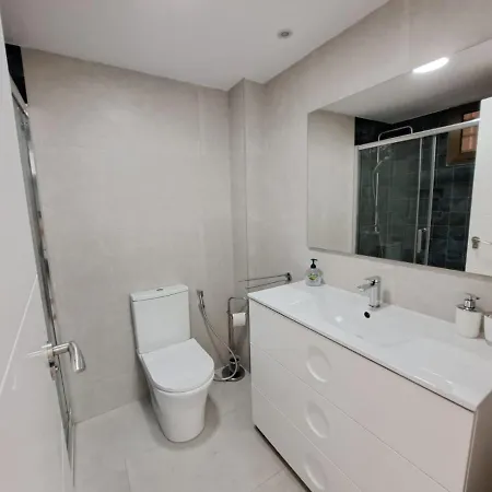 Newly Reformed 2 Bedroom In The Center Of Cristianos Apartman