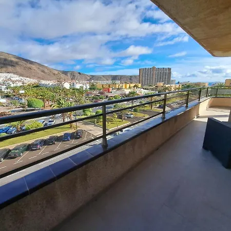 Newly Reformed 2 Bedroom In The Center Of Cristianos Apartman