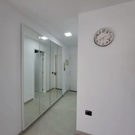 Newly Reformed 2 Bedroom In The Center Of Cristianos Apartman Los Cristianos