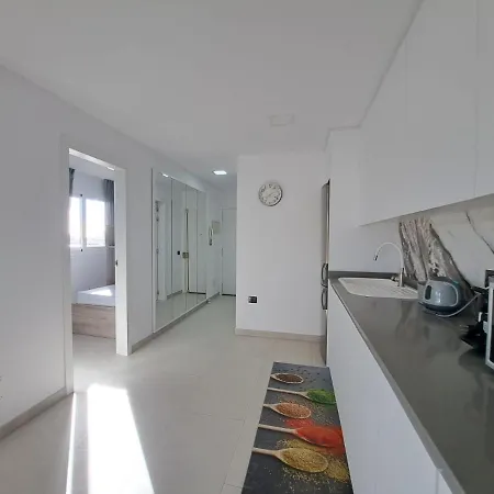 Newly Reformed 2 Bedroom In The Center Of Cristianos Apartman