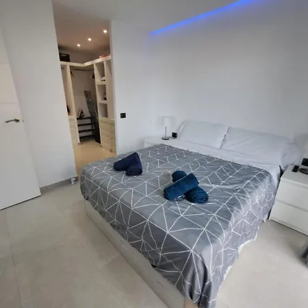 Apartman Newly Reformed 2 Bedroom In The Center Of Cristianos Los Cristianos