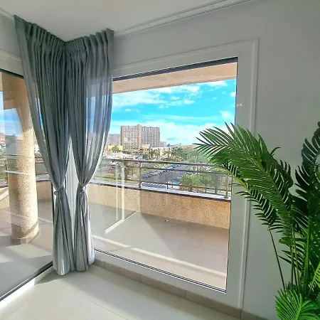 Newly Reformed 2 Bedroom In The Center Of Cristianos Apartman