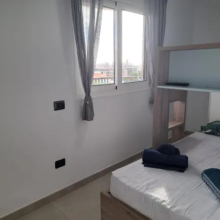 Newly Reformed 2 Bedroom In The Center Of Cristianos Apartman Los Cristianos