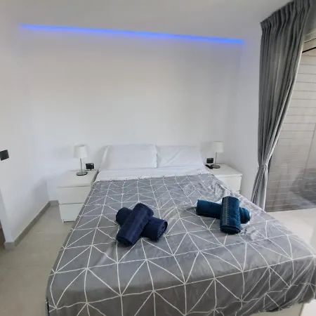 Newly Reformed 2 Bedroom In The Center Of Cristianos Apartman Los Cristianos