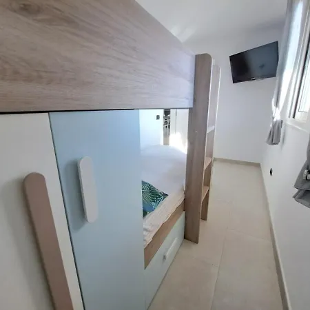 Newly Reformed 2 Bedroom In The Center Of Cristianos Apartman