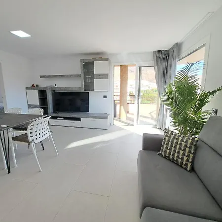 Newly Reformed 2 Bedroom In The Center Of Cristianos * Los Cristianos