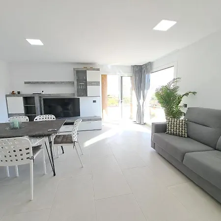Apartman Newly Reformed 2 Bedroom In The Center Of Cristianos *