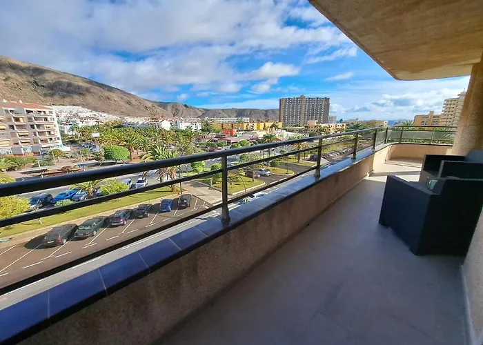 Newly Reformed 2 Bedroom In The Center Of Cristianos Appartement