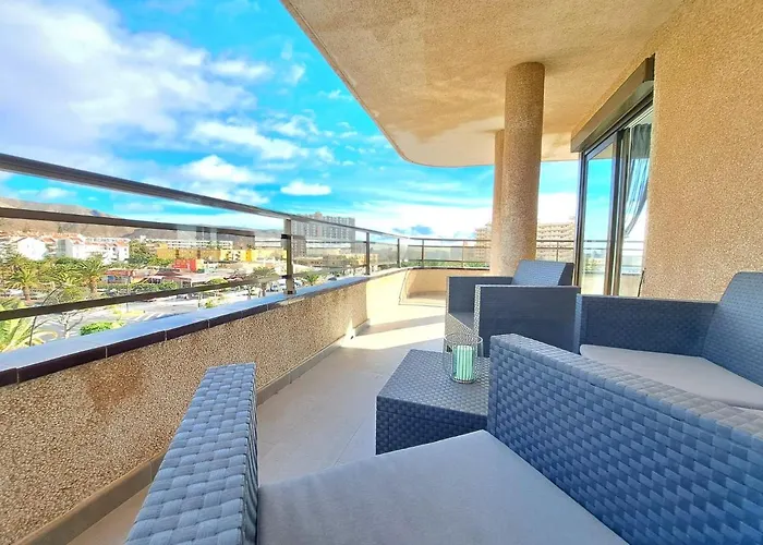 Newly Reformed 2 Bedroom In The Center Of Cristianos Los Cristianos (Tenerife)