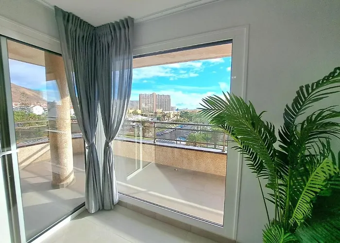 Newly Reformed 2 Bedroom In The Center Of Cristianos Appartement