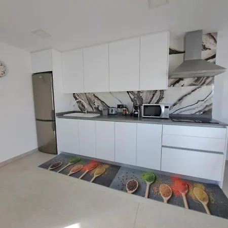 Daire Newly Reformed 2 Bedroom In The Center Of Cristianos Los Cristianos (Tenerife)