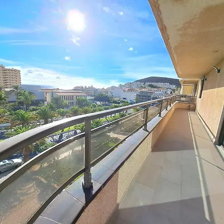 Daire Newly Reformed 2 Bedroom In The Center Of Cristianos Los Cristianos (Tenerife)