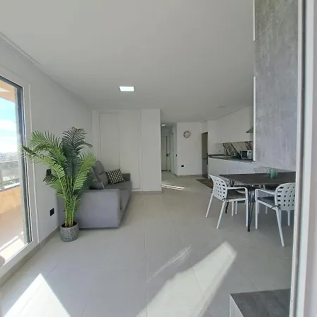 Newly Reformed 2 Bedroom In The Center Of Cristianos Lejlighed