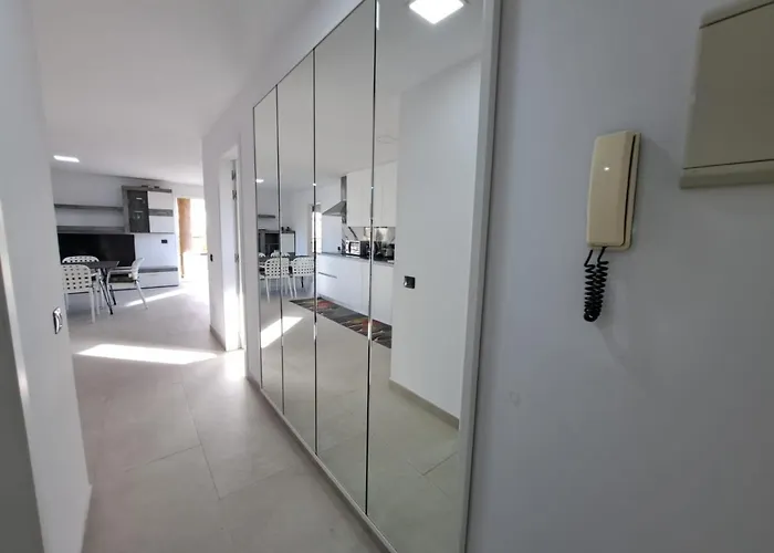 Newly Reformed 2 Bedroom In The Center Of Cristianos Apartament