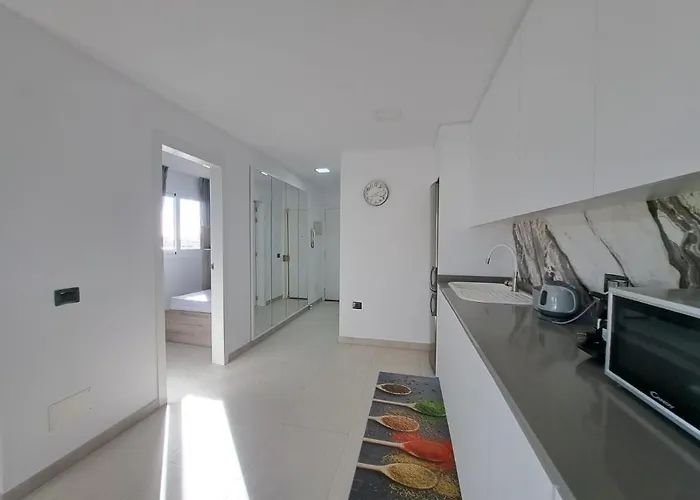 Newly Reformed 2 Bedroom In The Center Of Cristianos Apartament
