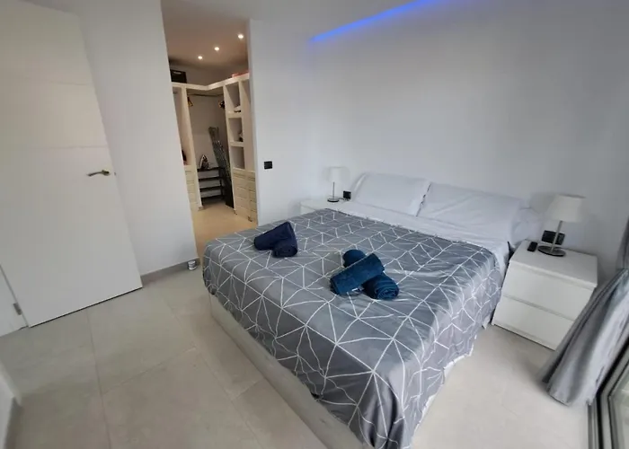 Apartament Newly Reformed 2 Bedroom In The Center Of Cristianos Los Cristianos (Tenerife)
