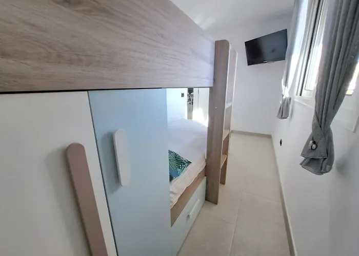 Newly Reformed 2 Bedroom In The Center Of Cristianos Apartament