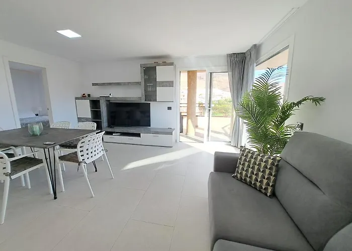 Newly Reformed 2 Bedroom In The Center Of Cristianos * Los Cristianos (Tenerife)