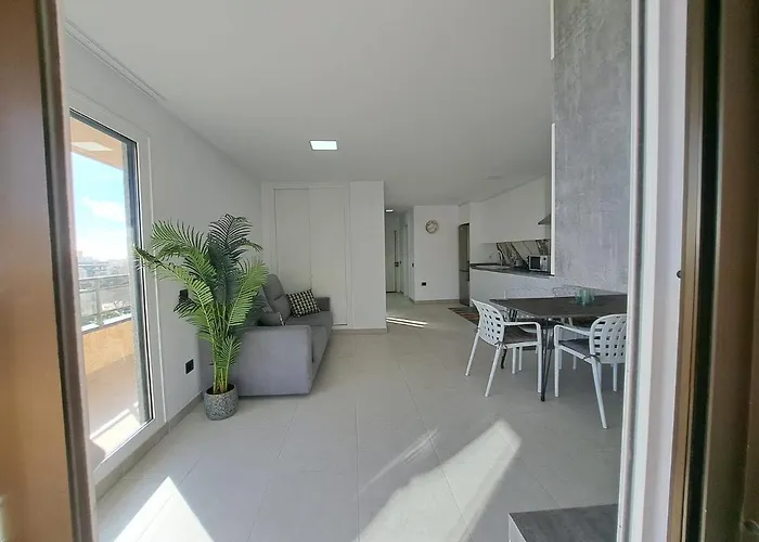 Newly Reformed 2 Bedroom In The Center Of Cristianos Apartament