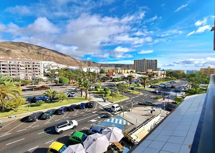 Newly Reformed 2 Bedroom In The Center Of Cristianos Apartment