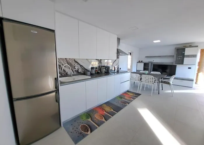 Newly Reformed 2 Bedroom In The Center Of Cristianos