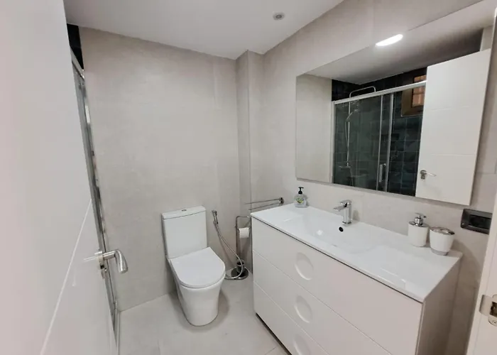 Newly Reformed 2 Bedroom In The Center Of Cristianos Apartment