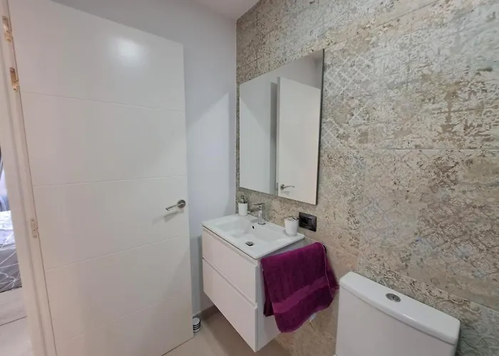 Newly Reformed 2 Bedroom In The Center Of Cristianos *